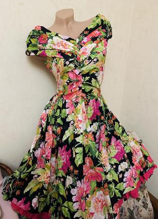 Красивое платье миди в цветочный принт8 фото