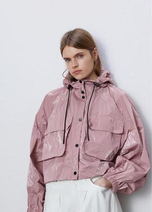 Женская короткая куртка ветровка с капюшоном zara - s - m ветровка дождевик