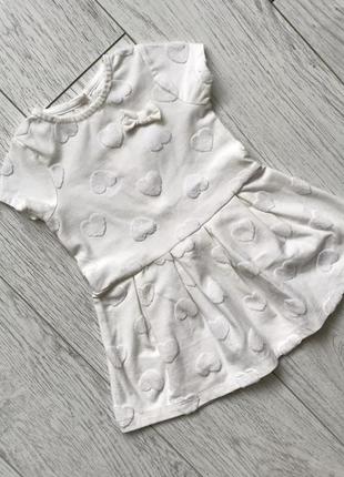 Ніжне гарне плаття на дівчинку