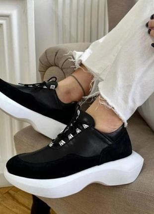 Стильні кросівки