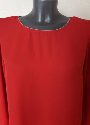 Красивая,стильная,эффектная,красная блуза с широким рукавом и декором по горловине3 фото