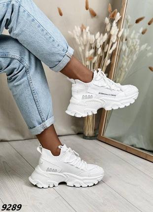 Белые нереально крутые кроссовки с текстильными вставками6 фото
