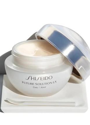 Денний захисний крем для повного відновлення шкіри shiseido future solution lx total protective