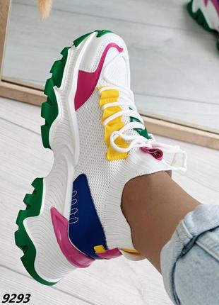 Нереально крутые белые кроссовки с разноцветными вставками10 фото