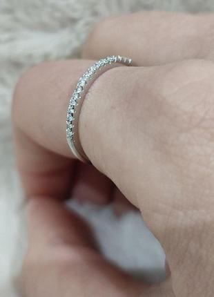 Стильное кольцо "узкая дорожка цирконов сплав в белом золоте" - оригинальный подарок девушке в футляре9 фото