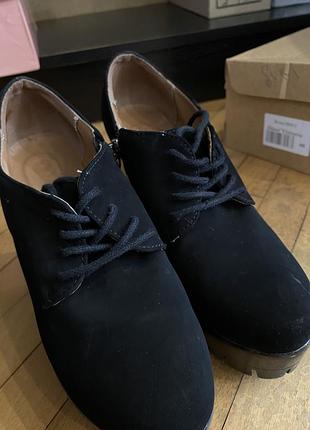 Черевички на каблуку