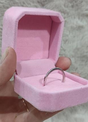 Женское кольцо "узкая дорожка цирконов сплав в белом золоте" - оригинальный подарок девушке в коробочке