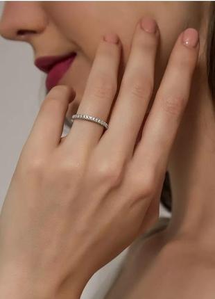 Женское кольцо "узкая дорожка цирконов сплав в белом золоте" - оригинальный подарок девушке в коробочке3 фото