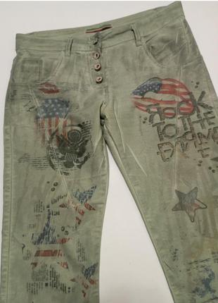 Стильные джинсы, брюки с принтом , италия.4 фото