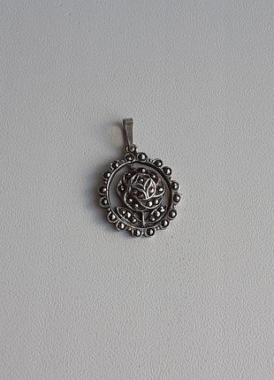 Красивый серебряный кулон роза с марказитами