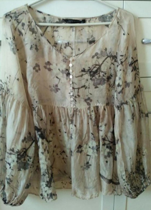 Шёлковая блуза от фирмы zara. невесомая, очень приятная к телу.