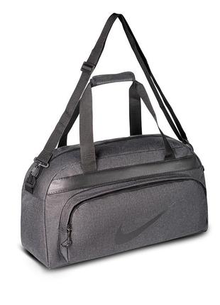 Дорожня спортивна сумка nike beket сіра тканинна для занять фітнесом і тренувань у залі на 36 літрів10 фото