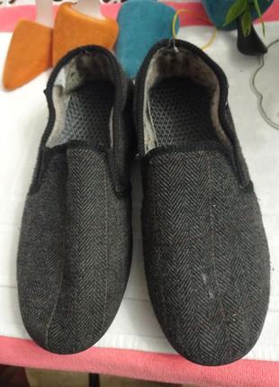 Тапочки.