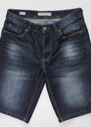 Стильные джинсовые шорты с осветлениями от charles vogele