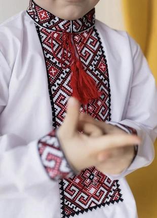 Рубашка вышиванка традиционная для мальчика, вышиванка детская с красным орнаментом,4 фото
