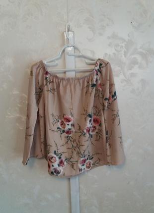 Блуза в цветочный принт со спущенными плечами и воланами на рукавах2 фото