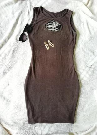Платье с вырезом на груди1 фото