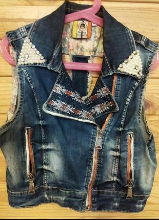Жилетка джинс із камінням! на дівчинку!
