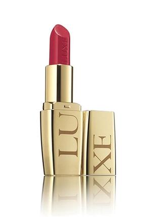 Зволожувальна губна помада luxe red haute / багряний аметист эйвон,ейвон,avon