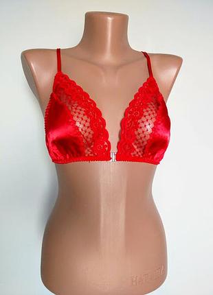 Класний атласний бюстгальтер з елементами мережива,на 2-3 розмір грудей.