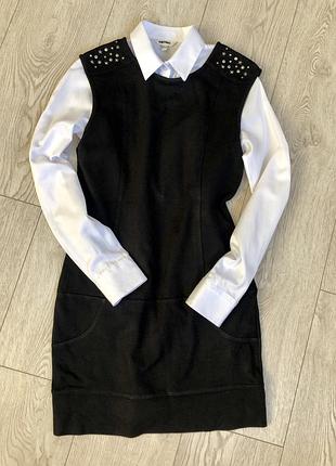 Шкільний сарафан з біжутерією