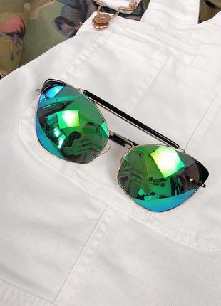 Очки с зелеными линзами1 фото