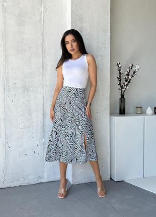 Летний костюм с юбкой