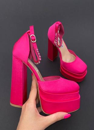 Женские розовые туфли на каблуке7 фото