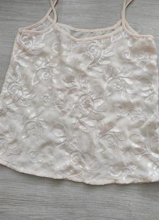 Нежная нарядная маечка в пайетках