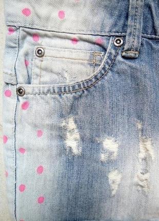 Літні джинсові жіночі короткі шорти з дизайнерською аплікацією та потертостями4 фото