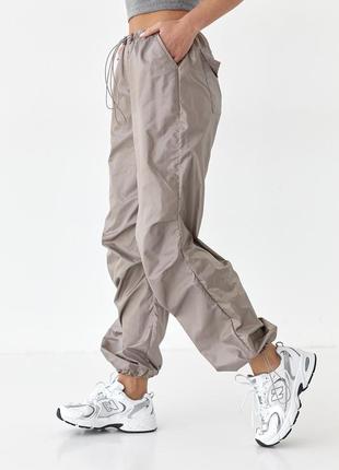 Широкие брюки-карго из плащевой ткани, серые