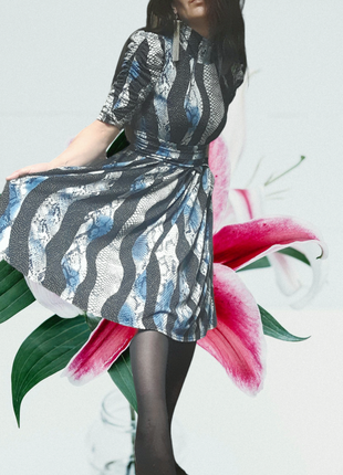 Просто бомбезное аристократичное винтажное платье с карманами.рич масляная и строженно приятная