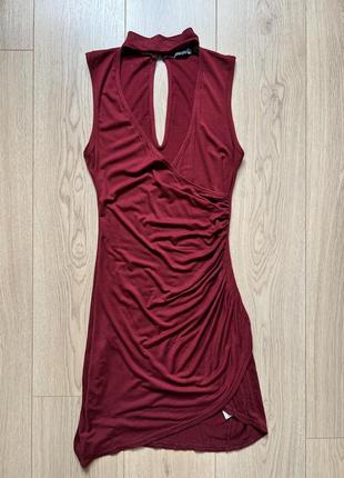Коротка бордова сукня з декольте та чокером boohoo віскоза 🛍️1+1=3🛍️5 фото