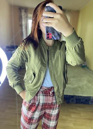 Шикарний утеплений бомпер,куртка