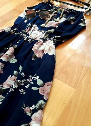 Красива темно- синя сукня в квіти на шнурівці3 фото