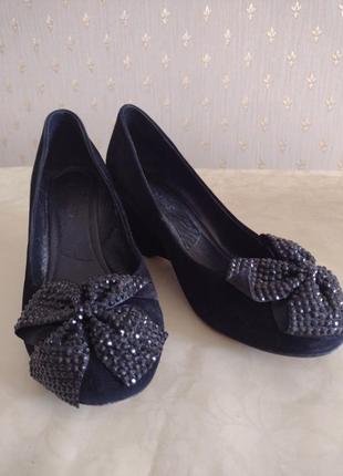 Туфлі із замші