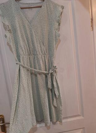 Мятное кэжуал платье на запах esmara с цветочным принтом4 фото
