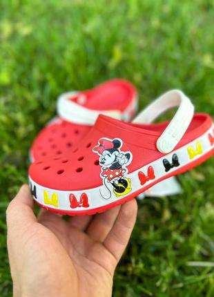 Дитячі крокси crocs minni mouse червоні з мінні маус сабо / шльопанці