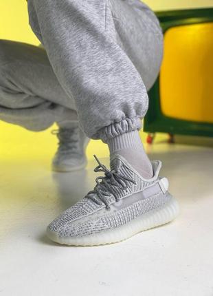 Рефлективные кроссовки yeezy boost 350 v2 reflective (адидас изи буст 350 в2 серые полный рефлектив)376 фото