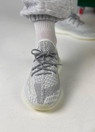 Рефлективные кроссовки yeezy boost 350 v2 reflective (адидас изи буст 350 в2 серые полный рефлектив)377 фото