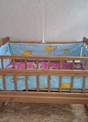 Деревянная кровать для малышей2 фото