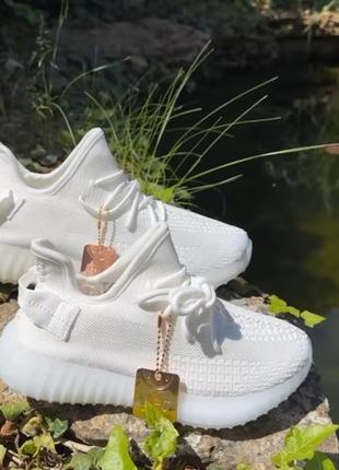 Кросівки унісекс yeezy.3 фото