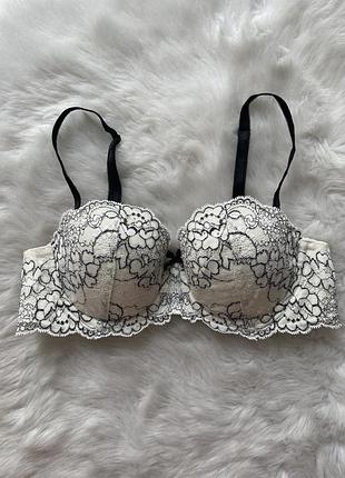Шикарный формованный бюстик из кружева отделан камнями victoria’s secret 75b