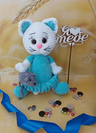 Кошечка 37 см с мышонком вязаная крючком игрушка кошка ручной работы