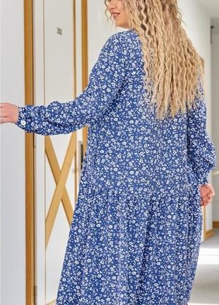 Платье женское миди на пуговицах с длинным рукавом с карманами батал цветочное в цветы джинс синее3 фото