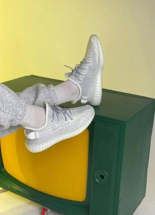 Кроссовки adidas yeezy 350 v2 grey reflective (адидас изи буст серые в2 полный рефлектив мужские и женские)384 фото