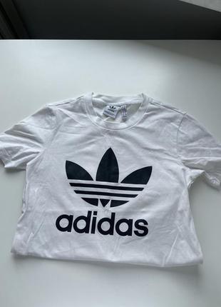 Футболка  adidas