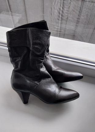 Классные стильные оригинальные кожаные сапоги apepazza с острым носком и фигурным каблуком1 фото