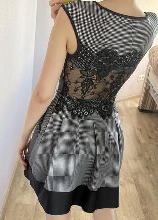 Классическое платье с кружевом на спине2 фото