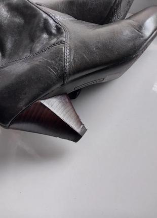 Классные стильные оригинальные кожаные сапоги apepazza с острым носком и фигурным каблуком9 фото
